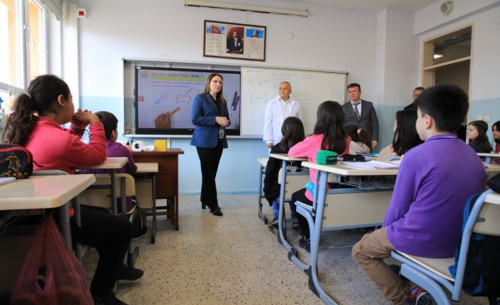 Bartın Valisi Arslan, okul ziyaretlerinde bulundu