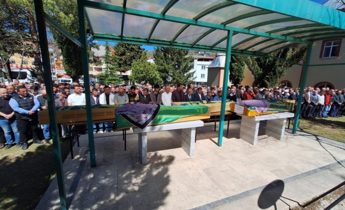 Çankırı'daki trafik kazasında ölen 4 kişinin cenazeleri Ordu'da defnedildi