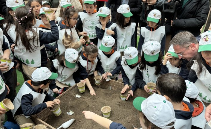 Çorum Valisi Dağlı, vatandaşlara fidan dağıttı