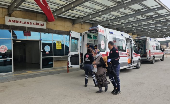 Çorum'da devrilen otomobildeki 4 kişi yaralandı