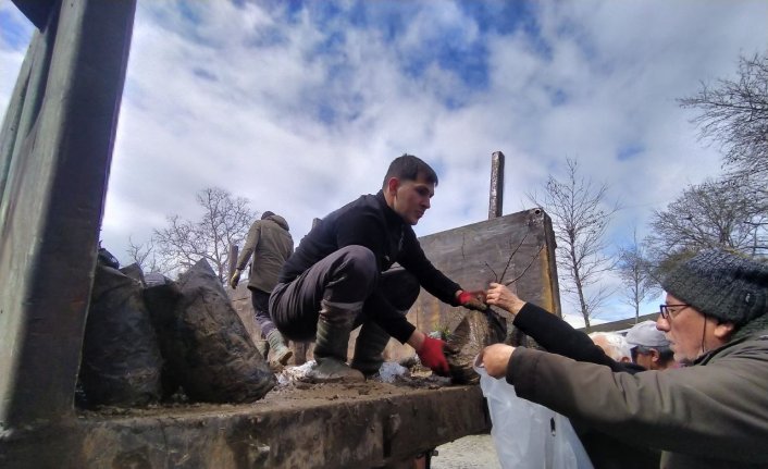 Düzce'de Orman Haftası etkinliğinde fidan dağıtıldı