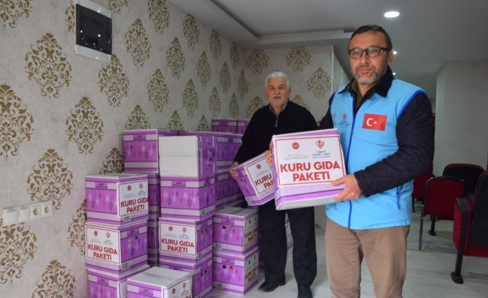 Espiye'de ihtiyaç sahibi ailelere gıda kolisi yardımında bulunuldu