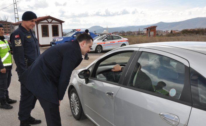 Gümüşhacıköy Kaymakamı Büyükkaymakcı, yol denetimine katıldı