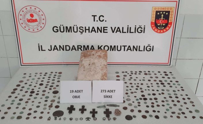 Gümüşhane'de tarihi eser operasyonunda sikke ve objeler ele geçirildi