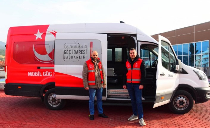 Karabük Valisi Yavuz, Mobil Göç Noktası aracını ziyaret etti