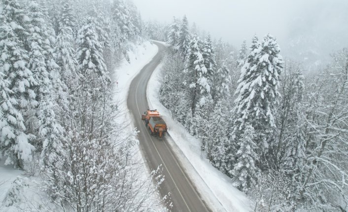 Kastamonu'nun karla kaplanan ormanları dron ile görüntülendi