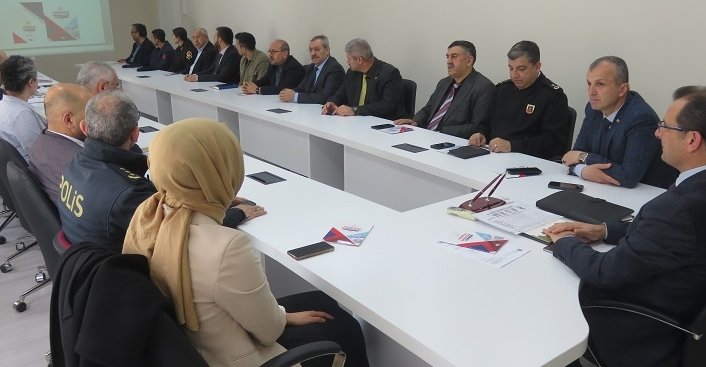 Merzifon'da bağımlılıkla mücadele toplantısı yapıldı