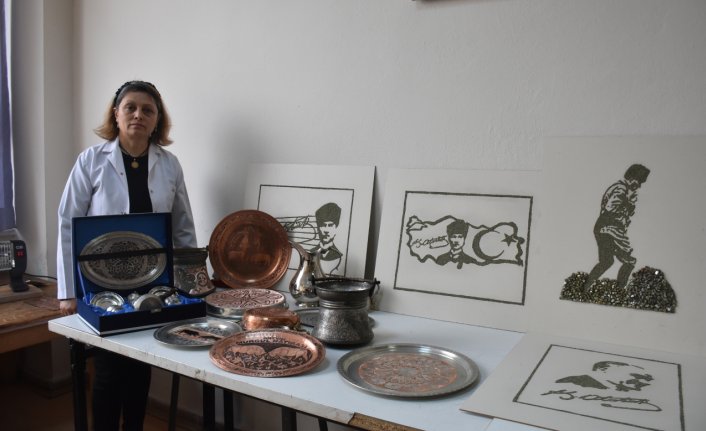 Murgul'da bakır işlemeciliği kursuna katılan kadınlar meslek sahibi oluyor