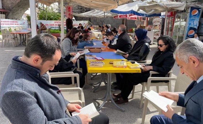 Niksar kaymakamı Çeçen, kitap okuma etkinliğine katıldı