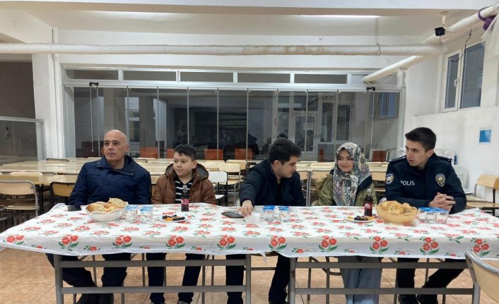 Oğuzlar Kaymakamı Turan, yetim ve öksüz çocukları iftarda ağırladı