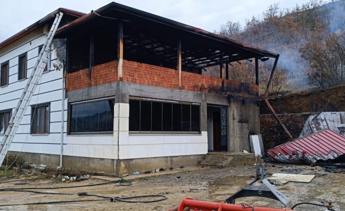 Osmancık'ta evde çıkan yangını itfaiye ekipleri söndürdü