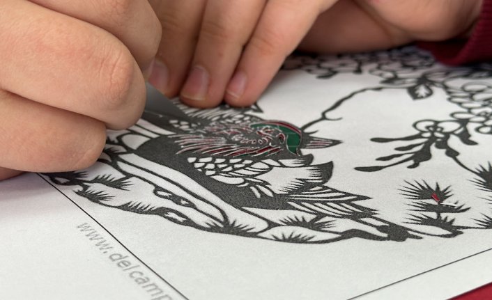 Özel yetenekli öğrenciler “sabır işi“ kat'ı sanatının inceliklerini öğreniyor