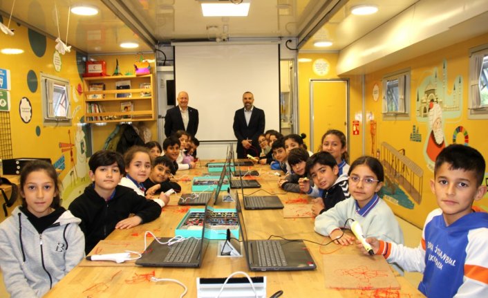 Prometeon, TEGV'in “Ateşböceği Öğrenim Birimi“ tırlarının lastik tedarikçisi oldu