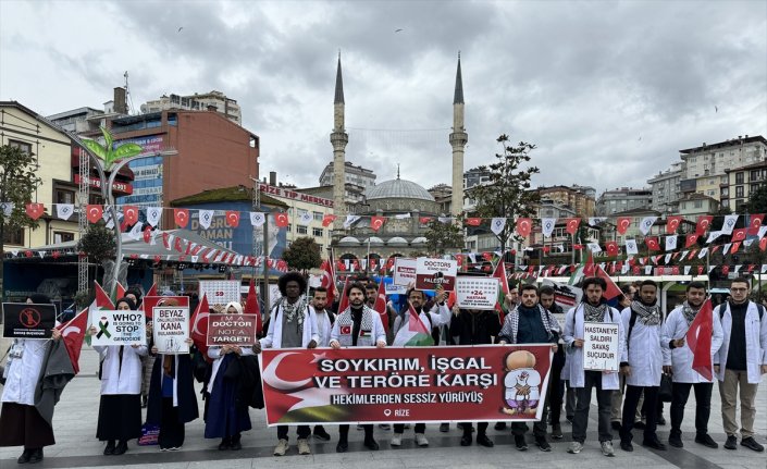Rize'de sağlık çalışanları “sessiz yürüyüş“ ile İsrail'i protesto etti