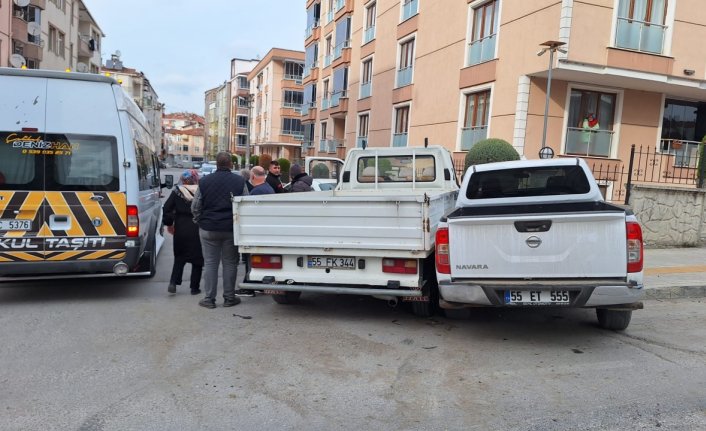 Bafra'da iki aracın çarpıştığı kazada kadın sürücü yaralandı