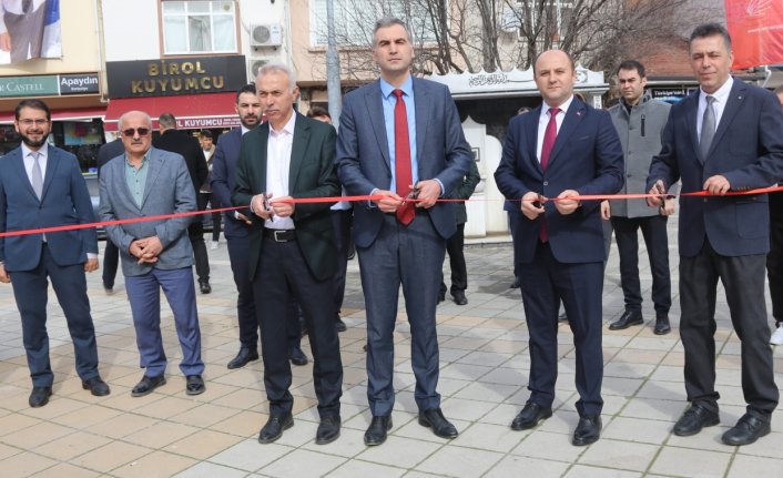 Taşova'da Türk Büyükleri Resim Sergisi açıldı