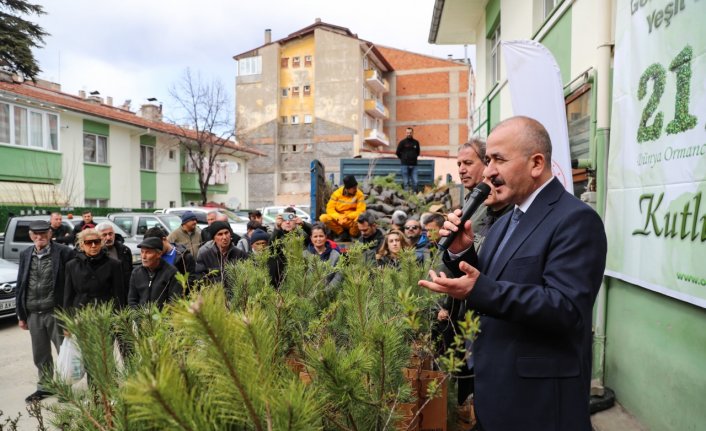 Tokat'ta 3 bin 800 fidan dağıtıldı