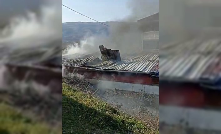 Tokat'ta çıkan yangında garaj hasar gördü