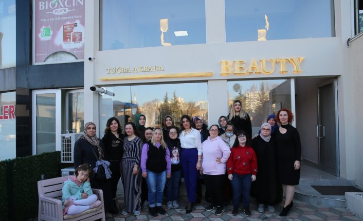Tokat'ta Down sendromlu kız çocukları ile annelerine ücretsiz cilt bakımı