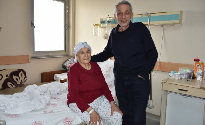 Trabzon'da 84 yaşındaki kadının karnından 10 kilogramlık kitle ameliyatla alındı