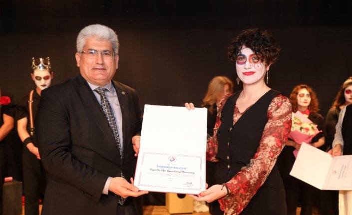 Trabzon Üniversitesi Sahne Sanatları Bölümü öğrencileri ilk oyunlarını sahneledi