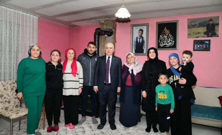 Trabzon Valisi Yıldırım, şehit Eren Bülbül'ün ailesiyle iftar yaptı