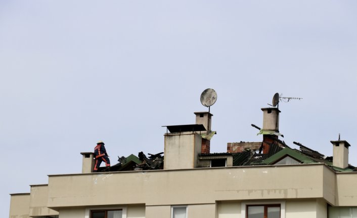 Trabzon'da 8 katlı binanın çatısında çıkan yangın söndürüldü