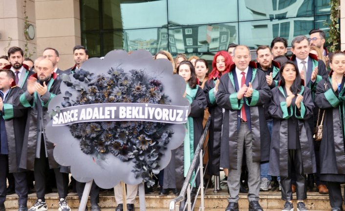 Trabzon'da bir grup avukat Trabzonspor taraftarlarının tutuklanmasını protesto etti