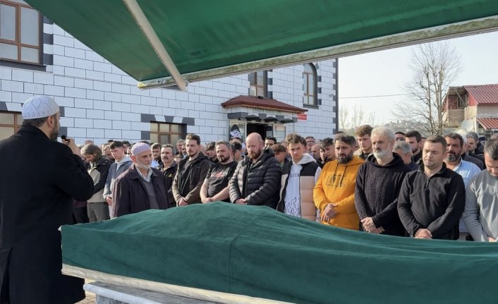 Trabzon'da göçükte hayatını kaybeden iki işçinin cenazesi defnedildi