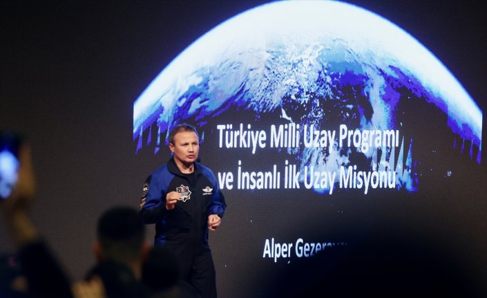 Türkiye'nin ilk astronotu Alper Gezeravcı, Düzce'de gençlerle buluştu: