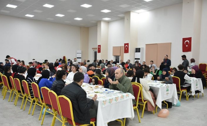 Vezirköprü'de Dünya Yetimler Günü'nde iftar programı düzenlendi