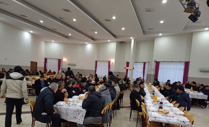 Yeniçağa esnafı birlikte iftar yaptı