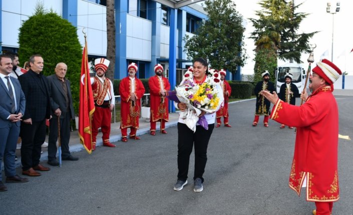 Avrupa şampiyonu boksör Havvanur Kethüda, Trabzon'da coşkuyla karşılandı