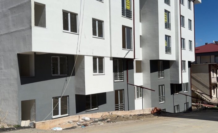 Bayburt'ta inşaatın üçüncü katından düşen kişi yaralandı