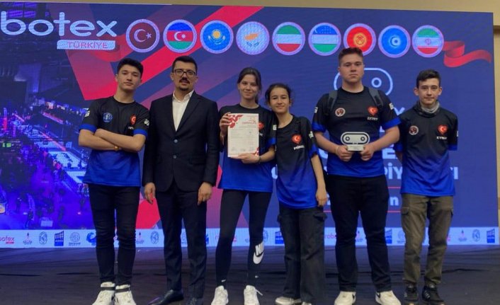 Boyabatlı öğrenciler robotik kodlama yarışmasında jüri özel ödülü aldı