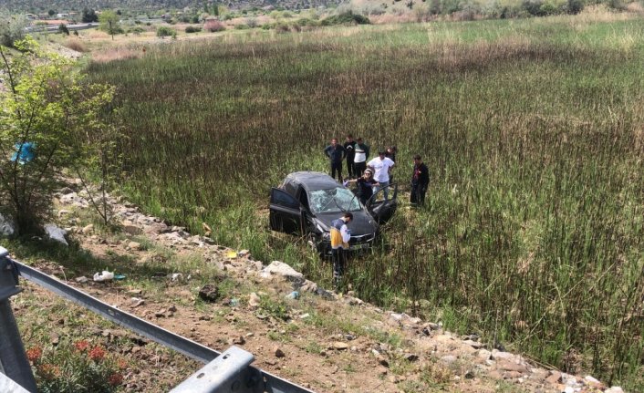 Çorum'da devrilen otomobildeki 4 kişi yaralandı