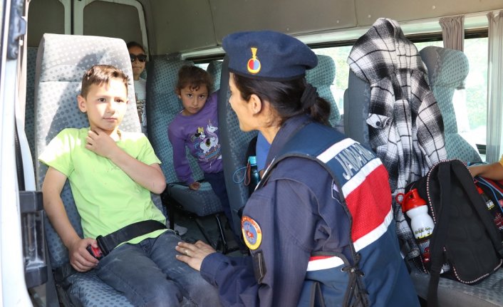 Çorum'da jandarma ekipleri okul çevrelerini denetledi