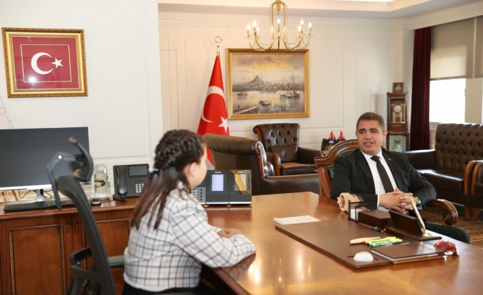 Düzce'de 4. sınıf öğrencisi temsili vali oldu