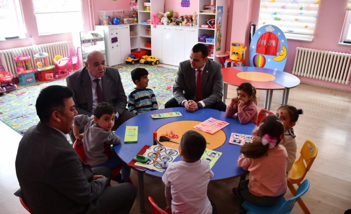 Gümüşhacıköy Kaymakamı Büyükkaymakcı'dan okul ziyareti