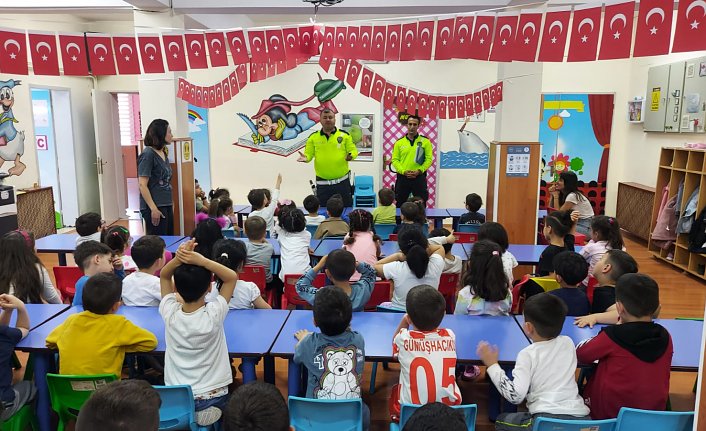 Gümüşhacıköy’de anaokulu öğrencilerine polislik mesleği tanıtıldı