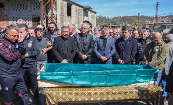 Hayatını kaybeden Trabzonspor'un altyapı futbolcusu Mirkan Kurt'un cenazesi defnedildi