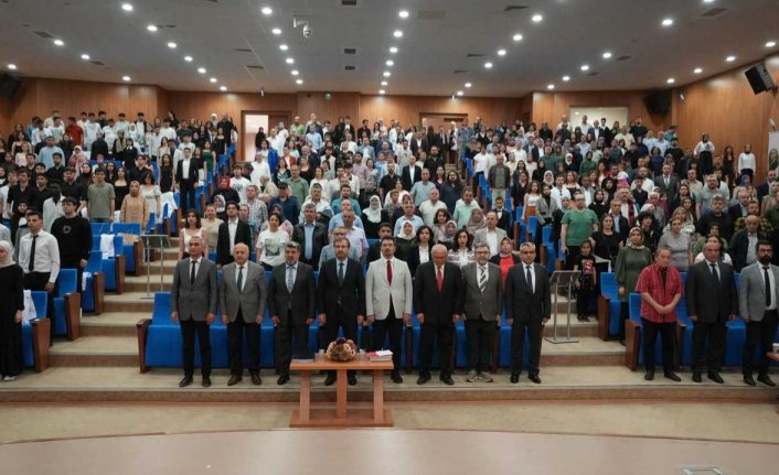 Karabük Üniversitesi Tıp Fakültesi öğrencileri, törenle beyaz önlüklerini giydi