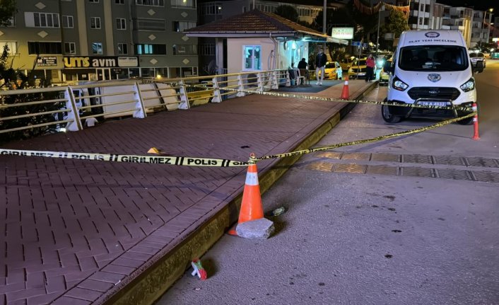 Karabük'te bıçaklı kavgada 3 kişi yaralandı