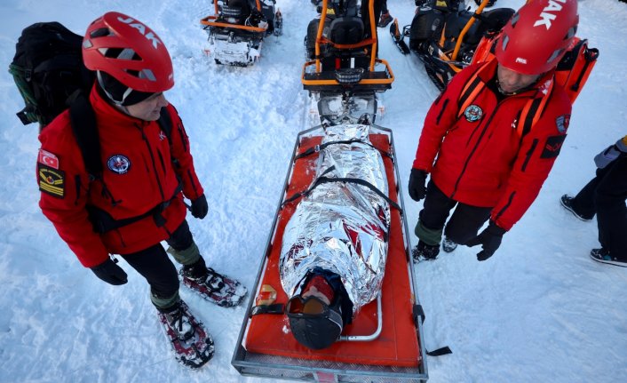 Kartalkaya'da tatilcilerin imdadına JAK timleri koştu