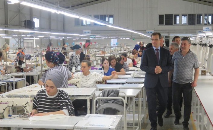 Kaymakam Güldoğan, fabrika ziyaretlerinde bulundu