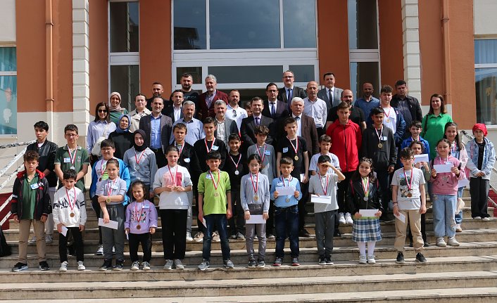 Of'ta yarışmada dereceye giren öğrenciler ödüllendirildi