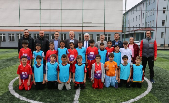 Of'ta ilkokullar arası futbol turnuvası düzenlendi