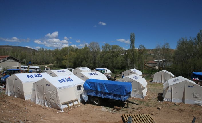 Tokat'ta Sulusaray merkezli deprem sonrası vatandaşlara çadır dağıtımı tamamlandı