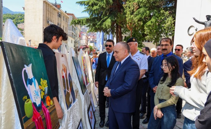 Artvin Güzel Sanatlar Lisesi yıl sonu  sergisi açıldı
