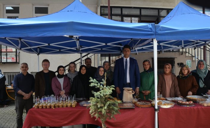 Çaykara'da yıl sonu sergisi açıldı